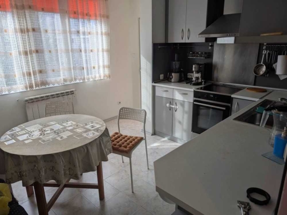 Дава се под наем Двустаен апартамент в София, Гоце Делчев - 65 кв.м за 714 € - Снимка #1