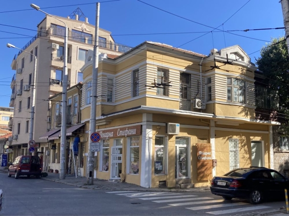 Дава се под наем Етаж от къща в Варна, Нептун - 100 кв.м за 765 € - Снимка #1