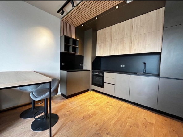 Двустаен апартамент в Варна, Базар Левски - 117 кв.м за 1090 €/кв.м - Снимка #1