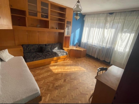 Тристаен апартамент в София, Белите брези - 63 кв.м за 7 €/кв.м - Снимка #1