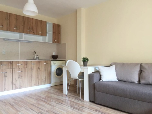 Дава се под наем Двустаен апартамент в Варна, Лятно кино Тракия - 65 кв.м за 453.9 € - Снимка #1