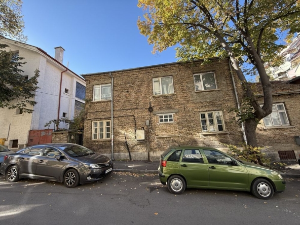 Етаж от къща в Варна, Базар Левски - 60 кв.м за 1411 €/кв.м - Снимка #1