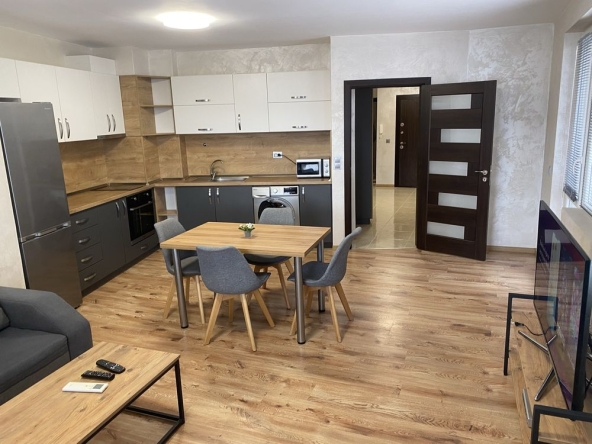 Дава се под наем Тристаен апартамент в Варна, Колхозен пазар - 90 кв.м за 606.9 € - Снимка #1