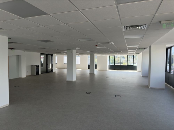 Дава се под наем Офис в София, НПЗ Искър - 296 кв.м за 2560 € - Снимка #1