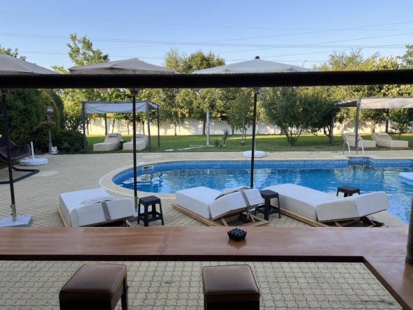 Дава се под наем Къща в Костинброд - 710 кв.м за 510 € - Снимка #1