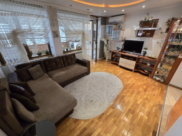 Дава се под наем Тристаен апартамент в Русе, Дружба 1 - 106 кв.м за 663 € - Снимка #1