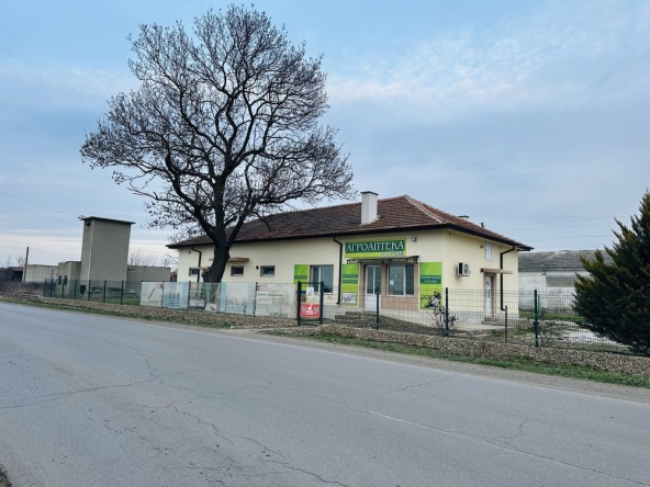 Дава се под наем Магазин в с. Роза, Област Ямбол - 184 кв.м за 408 € - Снимка #1