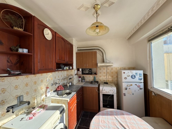 Тристаен апартамент в Казанлък - 841 кв.м за 82 €/кв.м - Снимка #1