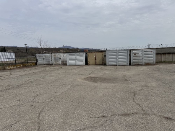 Дава се под наем Гараж / Паркомясто в Казанлък - 15 кв.м за 25.5 € - Снимка #1