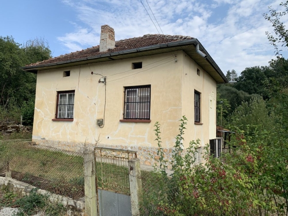 Къща в с. Равнище, Област София-област - 60 кв.м за 817 €/кв.м - Снимка #1