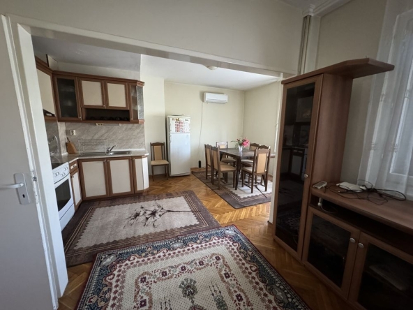 Дава се под наем Тристаен апартамент в Казанлък - 901 кв.м за 204 € - Снимка #1