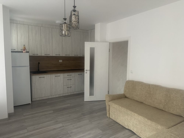 Дава се под наем Тристаен апартамент в Търговище, Център - 80 кв.м за 357 € - Снимка #1