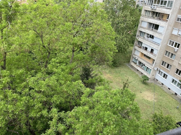 Тристаен апартамент в Плевен, Идеален център - 92 кв.м за 1544 €/кв.м - Снимка #1