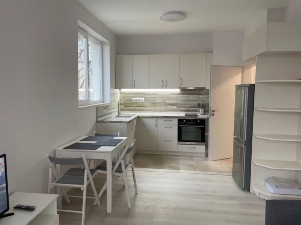 Дава се под наем Двустаен апартамент в Варна, Бриз - 55 кв.м за 637.5 € - Снимка #1