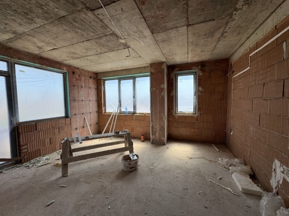 Тристаен апартамент в Търговище, Център - 108 кв.м за 968 €/кв.м - Снимка #1