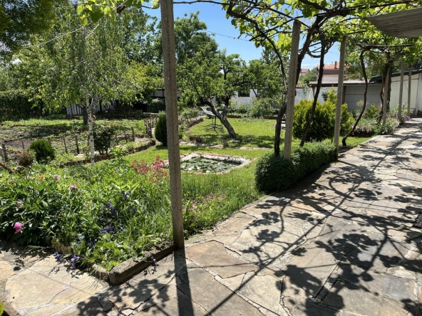 Дава се под наем Къща в с. Кирилово, Област Стара Загора - 100 кв.м за 510 € - Снимка #1