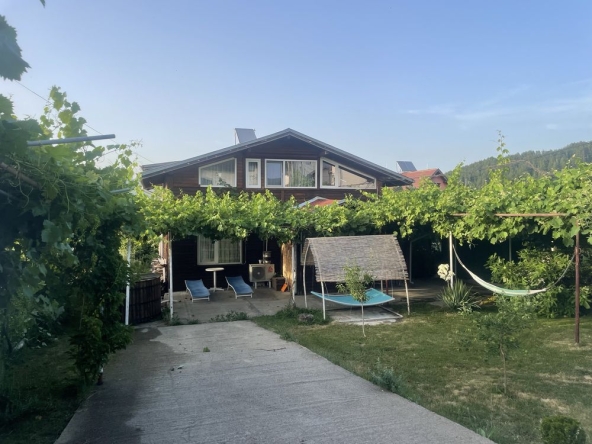 Дава се под наем Къща в Самоков - 120 кв.м за 204 € - Снимка #1