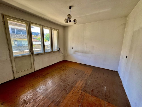 Тристаен апартамент в Русе, Мальовица - 102 кв.м за 736 €/кв.м - Снимка #1