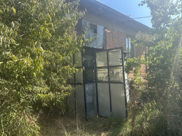 Къща в Пловдив, Южен - 1050 кв.м за 33 €/кв.м - Снимка #1