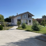 Дава се под наем Къща в Пловдив, Тракия - 250 кв.м за 1150 € - Снимка #1