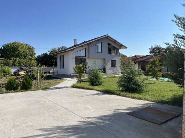 Дава се под наем Къща в Пловдив, Тракия - 250 кв.м за 1150 € - Снимка #1