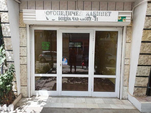 Дава се под наем Магазин в Казанлък - 12 кв.м за 102 € - Снимка #1