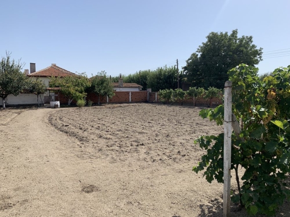 Парцел в Пловдив, Сточна гара - 1200 кв.м за 14 €/кв.м - Снимка #1