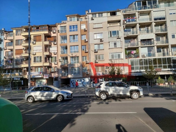 Дава се под наем Двустаен апартамент в Бургас, Лазур - 70 кв.м за 129900 € - Снимка #1