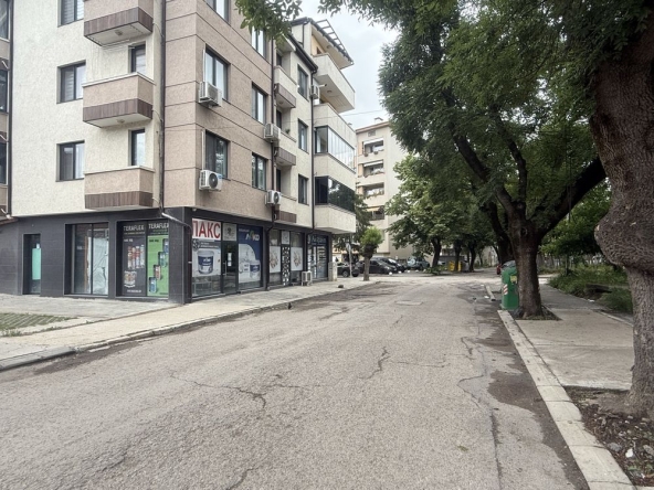 Магазин в Търговище, Център - 50 кв.м за 1887 €/кв.м - Снимка #1