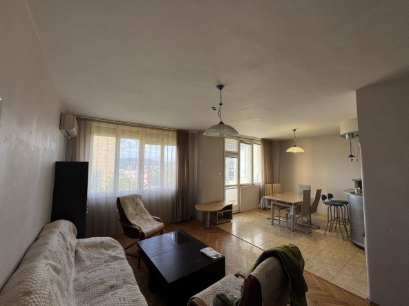 Дава се под наем Тристаен апартамент в Казанлък - 100 кв.м за 306 € - Снимка #1