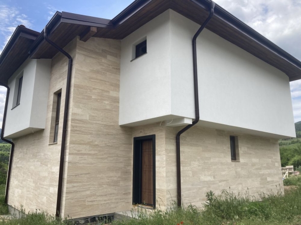 Къща в с. Хвойна, Област Смолян - 250 кв.м за 800 €/кв.м - Снимка #1