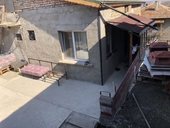 Къща в Каспичан - 1 кв.м за 45900 €/кв.м - Снимка #1