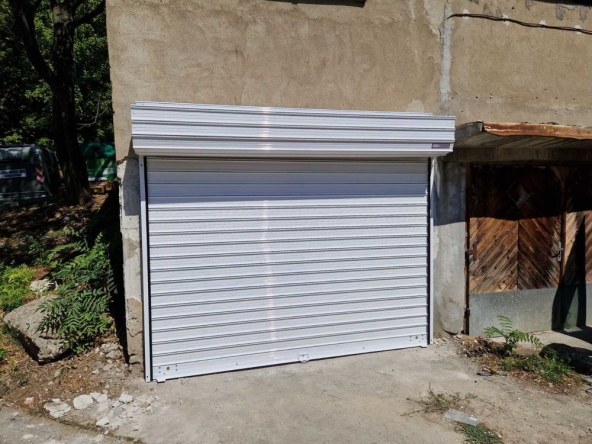 Дава се под наем Гараж / Паркомясто в Велико Търново, Акация - 19 кв.м за 66.3 € - Снимка #1