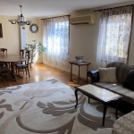 Дава се под наем Тристаен апартамент в Варна, Червен площад - 115 кв.м за 990 € - Снимка #1