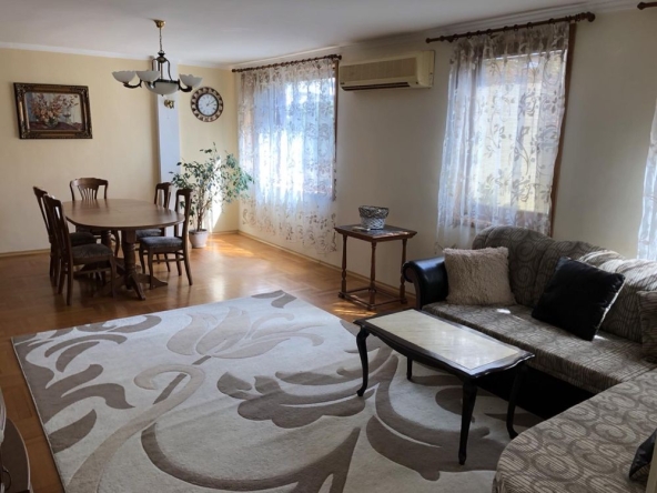 Дава се под наем Тристаен апартамент в Варна, Червен площад - 115 кв.м за 990 € - Снимка #1