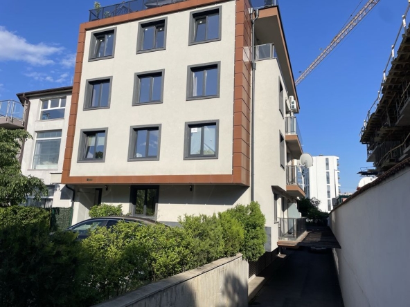 Дава се под наем Тристаен апартамент в София, Лозенец - 130 кв.м за 739.5 € - Снимка #1