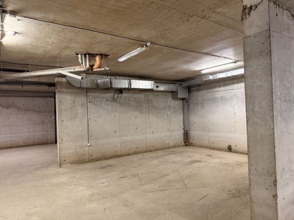 Дава се под наем Гараж / Паркомясто в София, 7-ми 11-ти километър - 26 кв.м за 102 € - Снимка #1