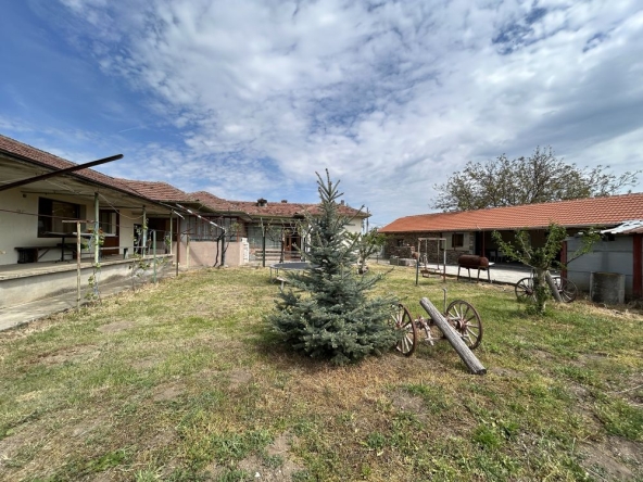 Къща в Алфатар - 470 кв.м за 162 €/кв.м - Снимка #1