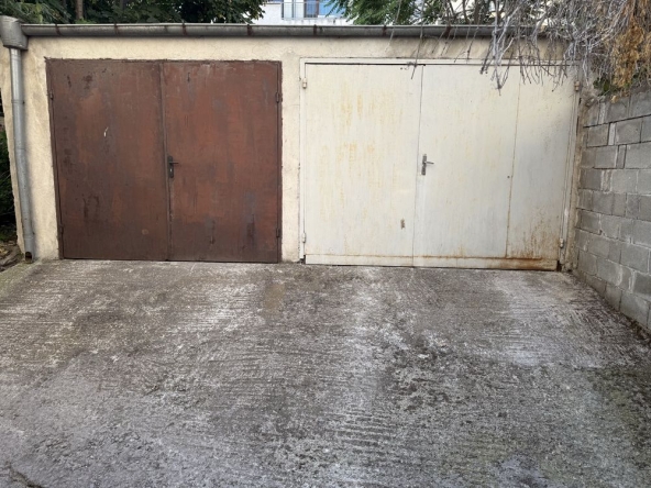 Дава се под наем Гараж / Паркомясто в Бургас, Център - 22 кв.м за 71.4 € - Снимка #1