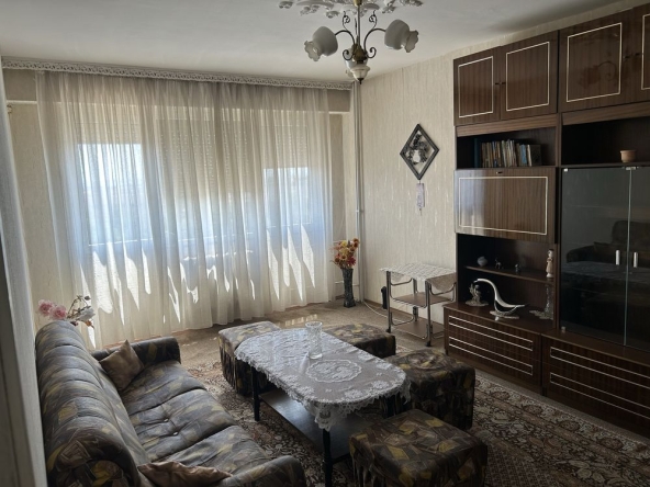 Дава се под наем Тристаен апартамент в Сливен, Център - 75 кв.м за 219.3 € - Снимка #1