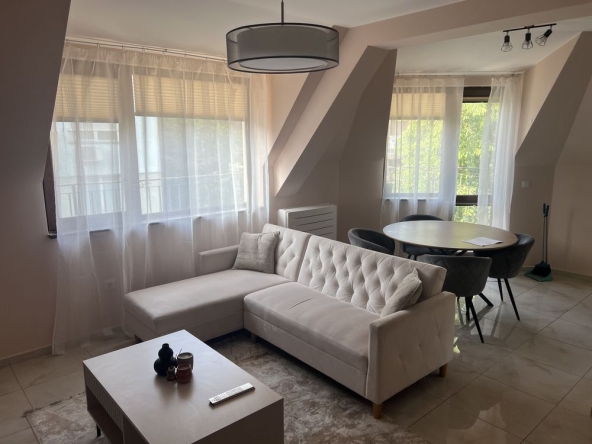 Дава се под наем Двустаен апартамент в Варна, Лятно кино Тракия - 75 кв.м за 663 € - Снимка #1