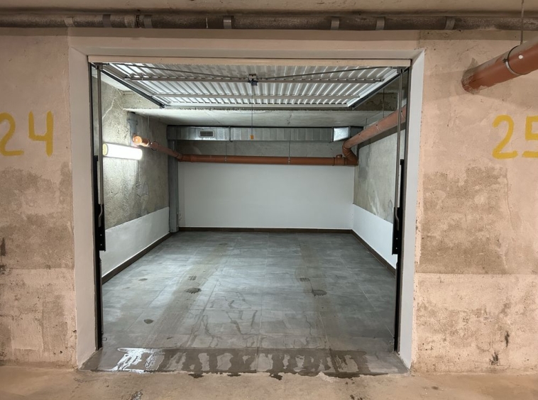 Дава се под наем Гараж / Паркомясто в ж.Зоопарк - 24 кв.м за 100 € - Снимка #1