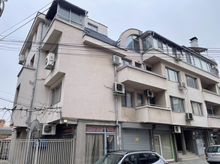 Тристаен апартамент в Асеновград - 106 кв.м за 1651 €/кв.м - Снимка #1