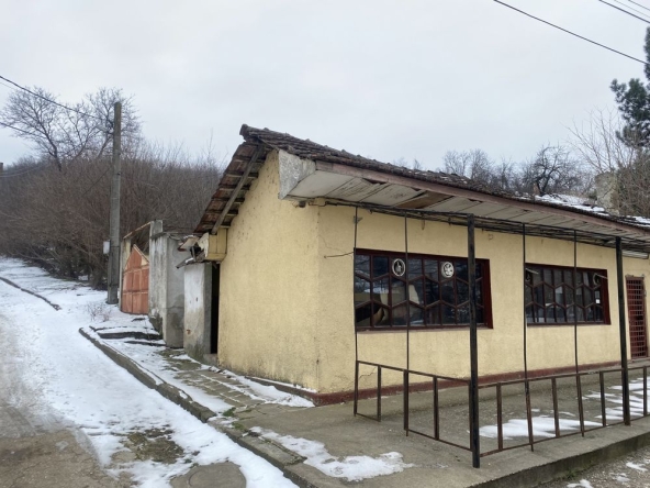 Заведение в с. Калипетрово, Област Силистра - 750 кв.м за 46 €/кв.м - Снимка #1