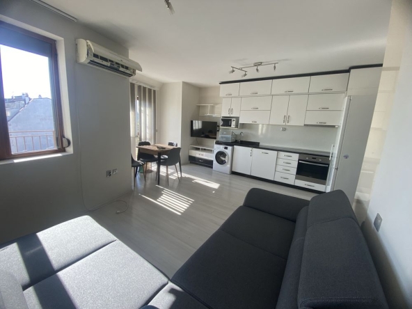 Дава се под наем Двустаен апартамент в Варна, Изгрев - 75 кв.м за 561 € - Снимка #1