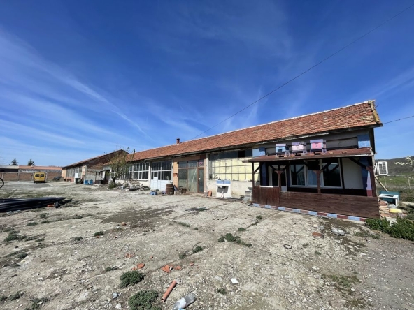 Дава се под наем Склад в с. Гюльовца, Област Бургас - 2485 кв.м за 95000 € - Снимка #1