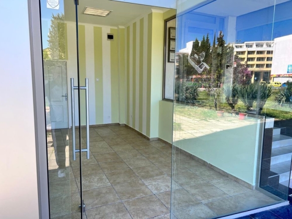 Дава се под наем Магазин в к.к. Слънчев бряг - 20 кв.м за 3060 € - Снимка #1