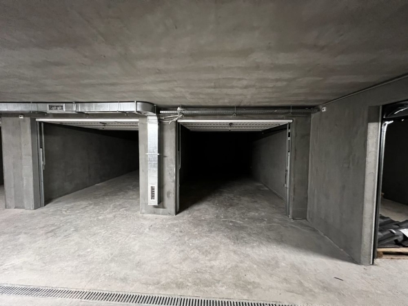 Дава се под наем Гараж / Паркомясто в София, в.з. Симеоново - Драгалевци - 21 кв.м за 178.5 € - Снимка #1