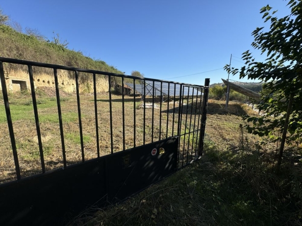 Парцел в Плевен, Идеален център - 1000 кв.м за 82 €/кв.м - Снимка #1