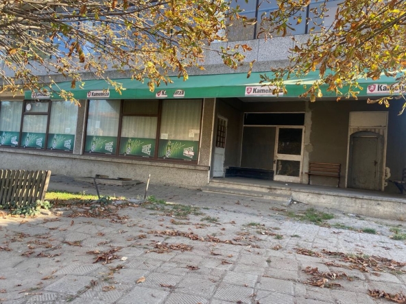 Заведение в с. Веселец, Област Разград - 160 кв.м за 334 €/кв.м - Снимка #1
